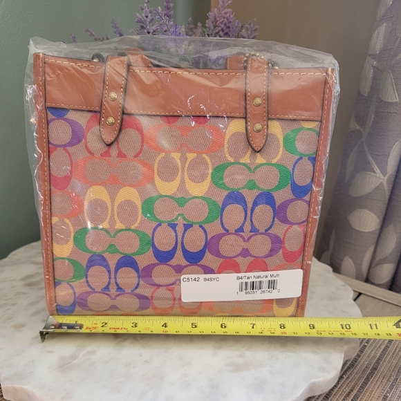 Coach Field Tote 22 in Rainbow signature canvas - Picture 11 of 14